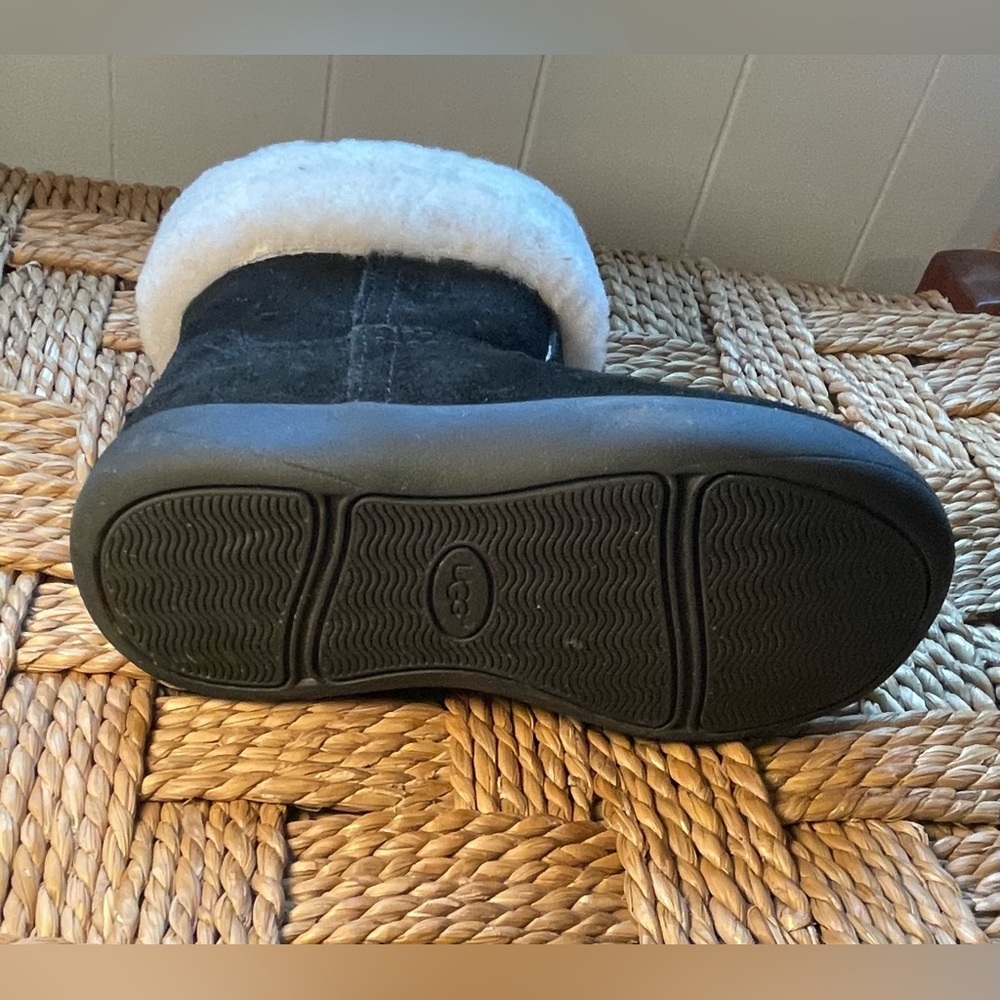 UGG children's Black Boot - Picture 7 of 8